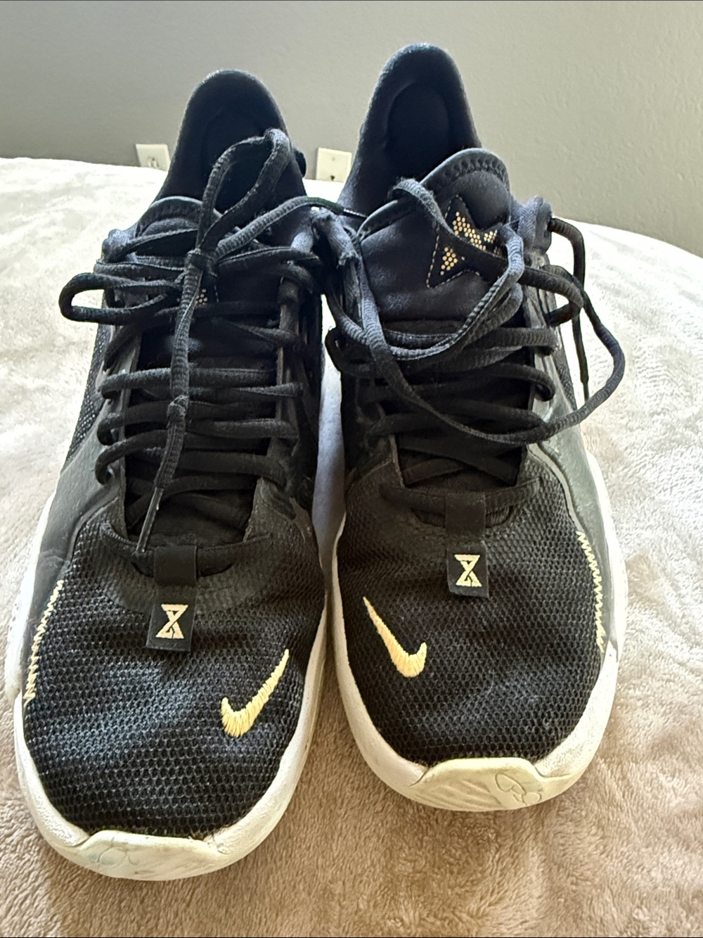 Nike Men’s Black and Gold Low-Top Athletic Sneakers